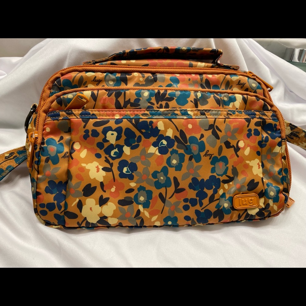 Lug Scoop Crossbody in Wild Flower Amber